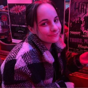 Meet your Posher, Alexis